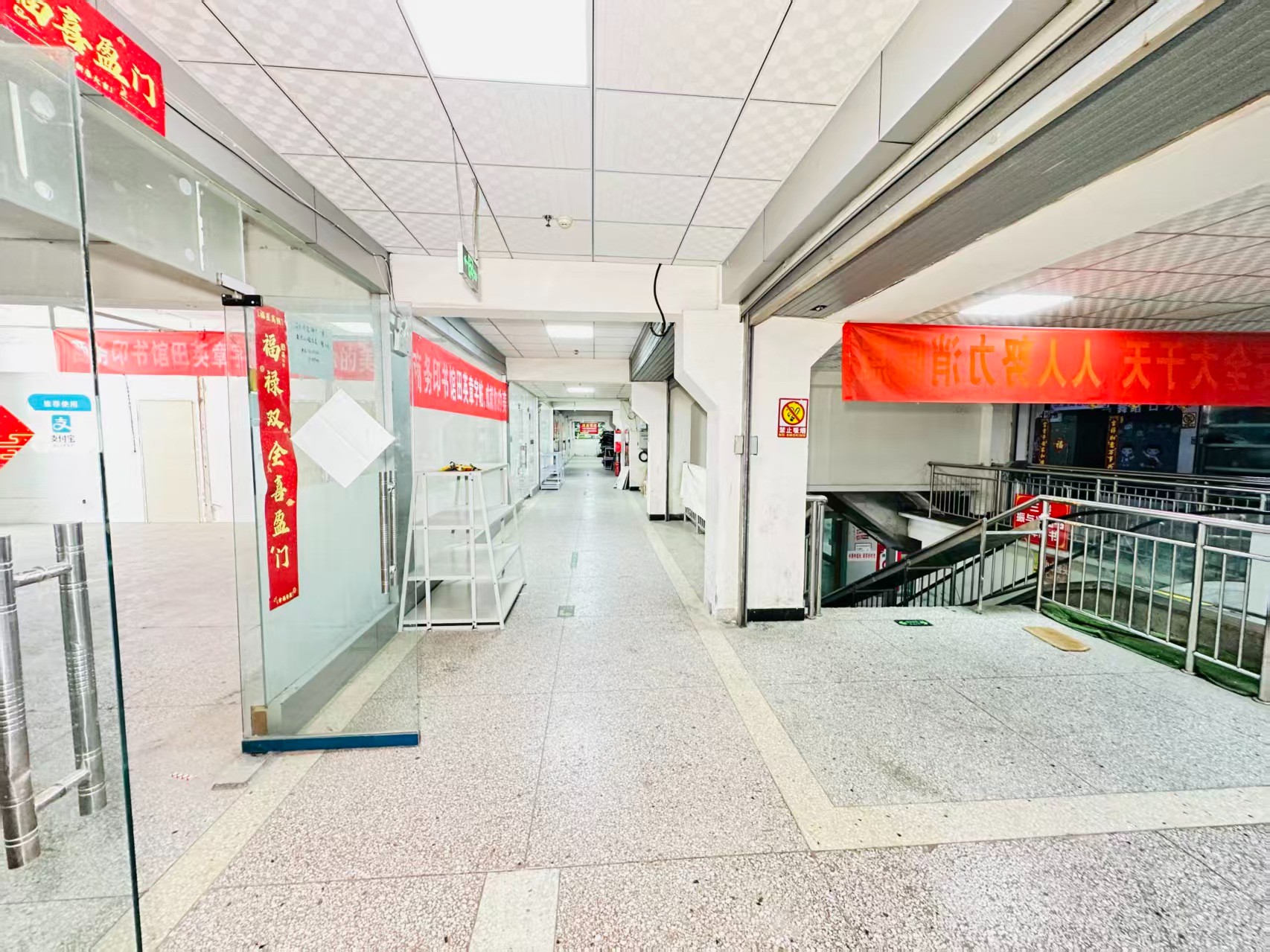 爱民街引入人工智能技术应用场景，推动AI与商业、零售、电商、企业服务等领域融合发展。