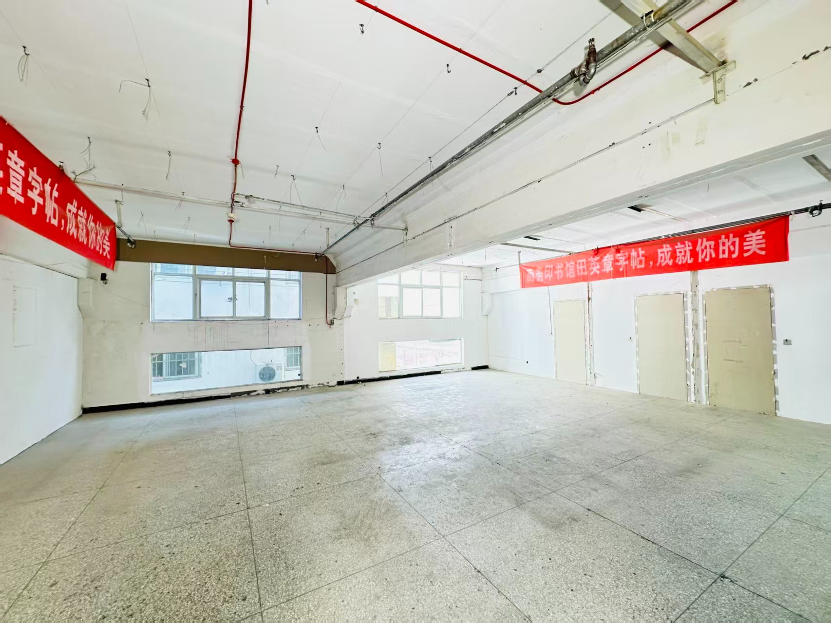 爱民街重点吸引人工智能应用、数字经济、电商直播、智能制造服务、软件开发、科技创新企业及创业团队入驻